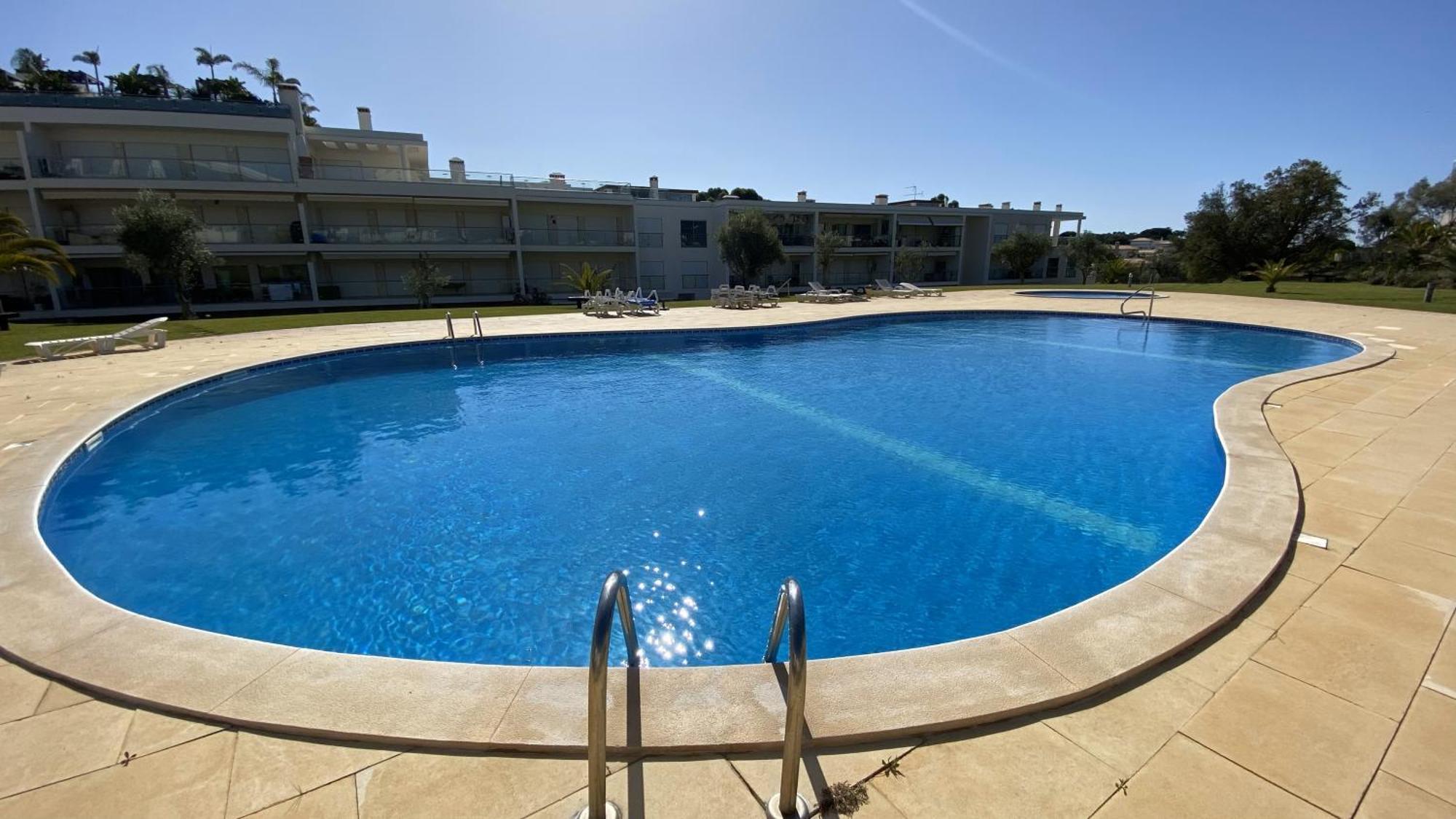 Charmant Appartement A 1Km De La Plage, Avec Piscine A Albufeira Luaran gambar